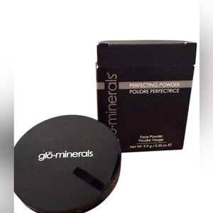 Glo Skin Beauty Perfecting Powder